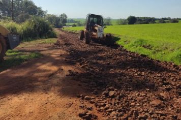 Equipes de obras fazem manutenção em estradas do lado Norte do município de Bozano