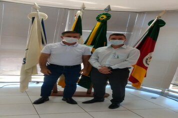 Prefeito recebe novo gerente do Sicredi