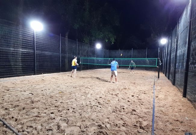 Torneio de Beach Tenis marca inauguração da Quadra de Esportes de Areia