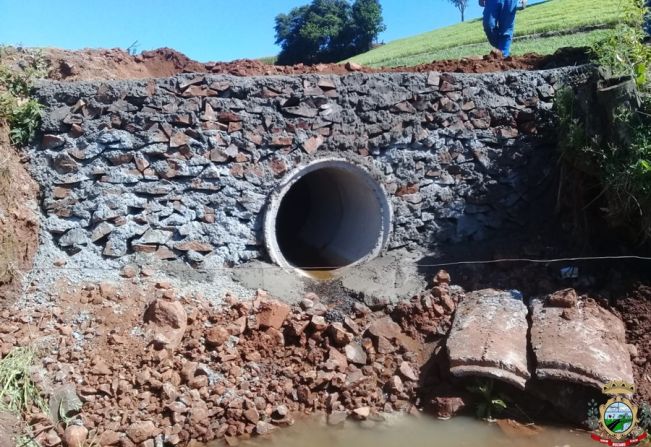 Bueiro é recuperado na estrada geral de São Valentin