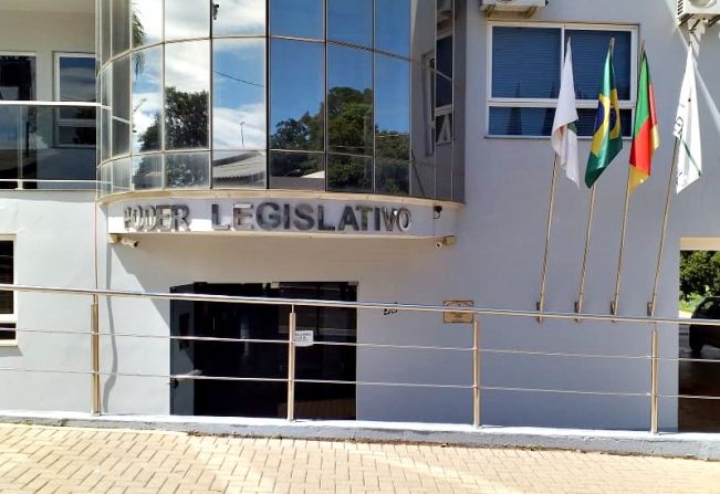 Aprovados projetos de reajuste salarial dos servidores e professores municipais 