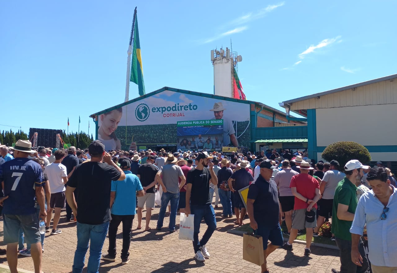 VICE-PREFEITO PARTICIPA DE AUDIÊNCIA PÚBLICA SOBRE DÍVIDAS RURAIS NA EXPODIRETO COTRIJAL.