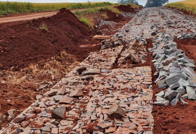 Obra de pavimentação da rodovia municipal Frederico Costa Beber tem sequência