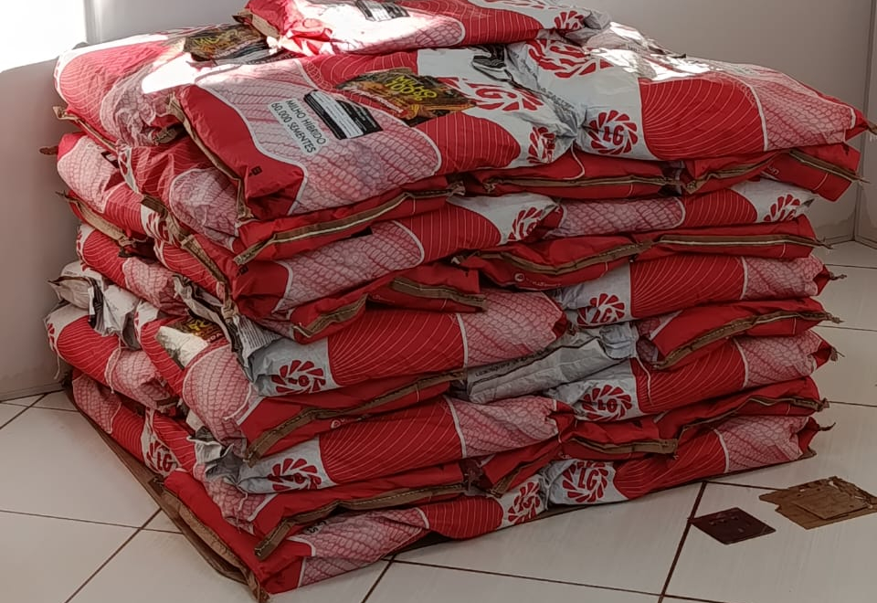 Entrega de sacas de milho beneficia produtores de Bozano.