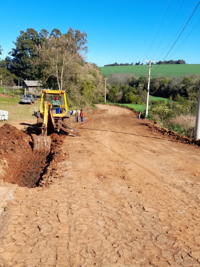 Começam obras na rua Carlos Drewin