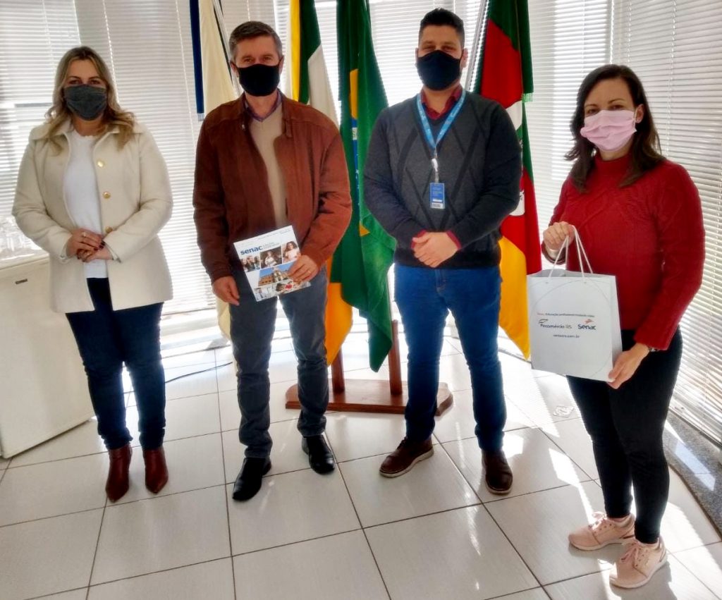 Prefeito recebe visita de integrantes do Senac