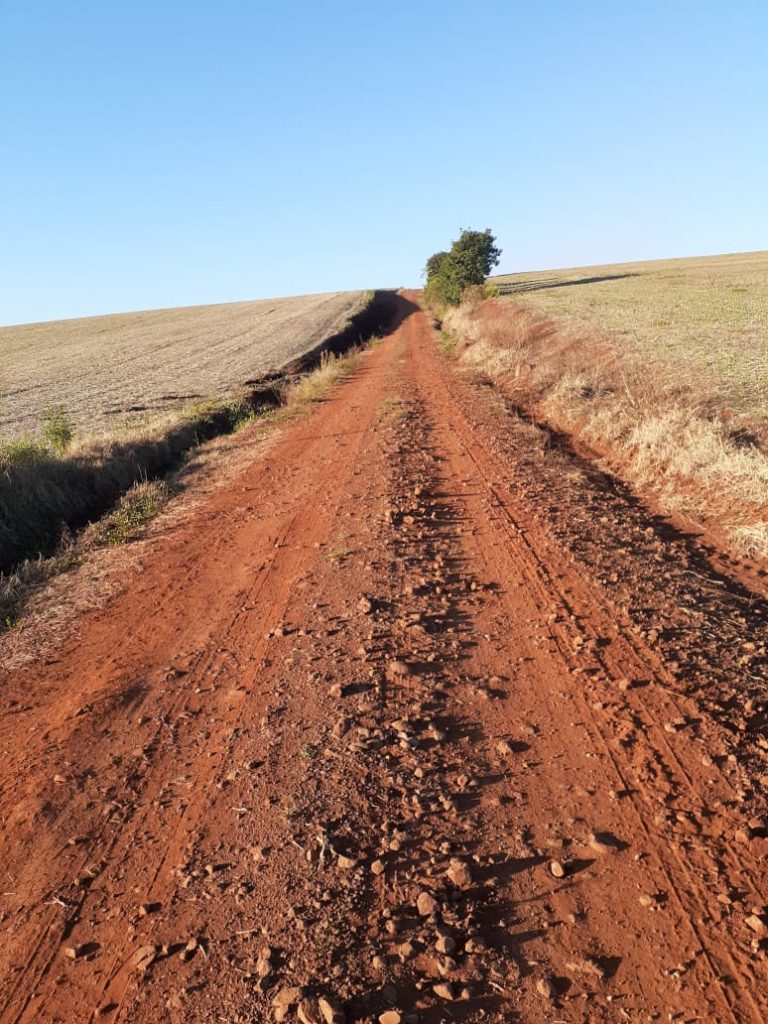 Máquinas de Bozano seguem trabalhando na melhoria de estradas