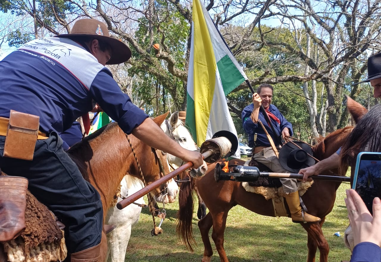 Acendimento e Entrega da Chama Crioula!