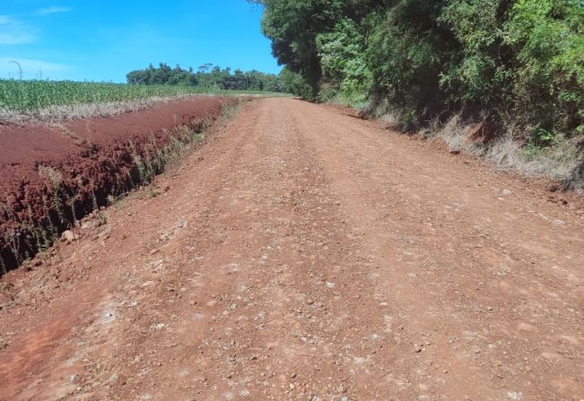 Secretaria de Obras dá sequência a manutenção das estradas do interior