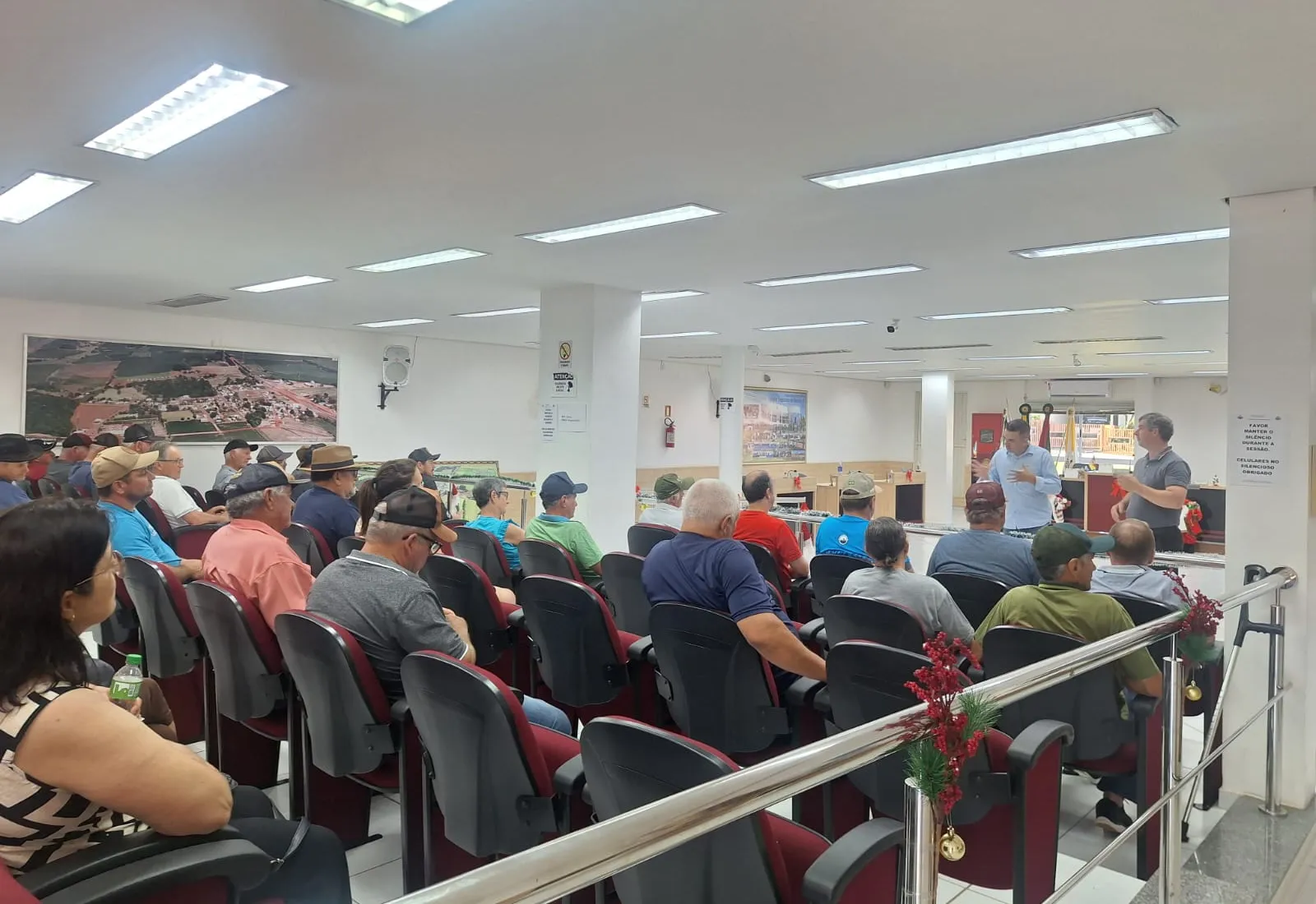 Reunião sobre aquisição de ração para agricultores.