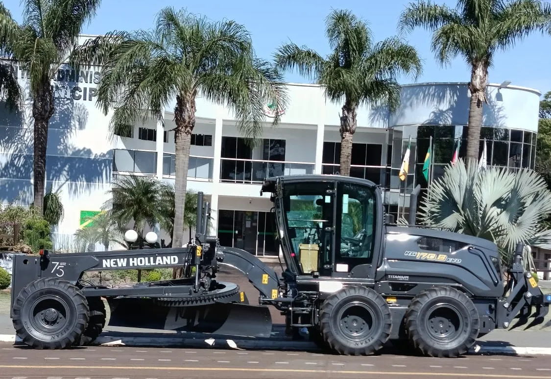 Bozano recebe nova motoniveladora adquirida com recursos próprios!
