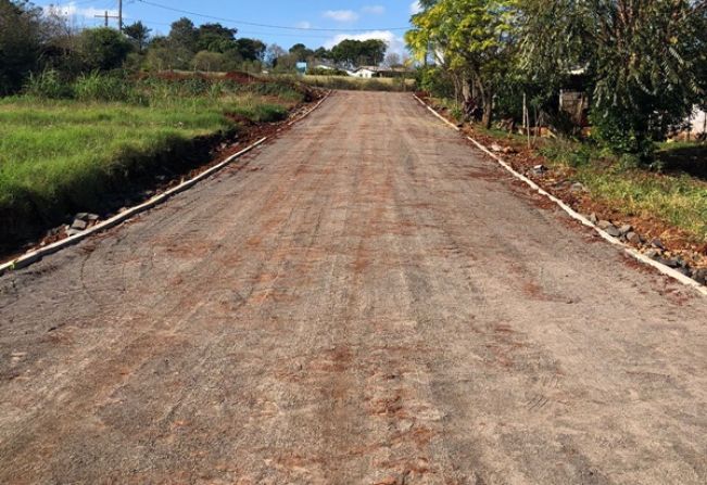 Calçamento na rua Antônio Felix dos Santos será finalizado nos próximos dias