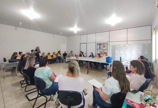 Equipe da Saúde de Bozano participa de roda de conversa sobre saúde mental e trabalho