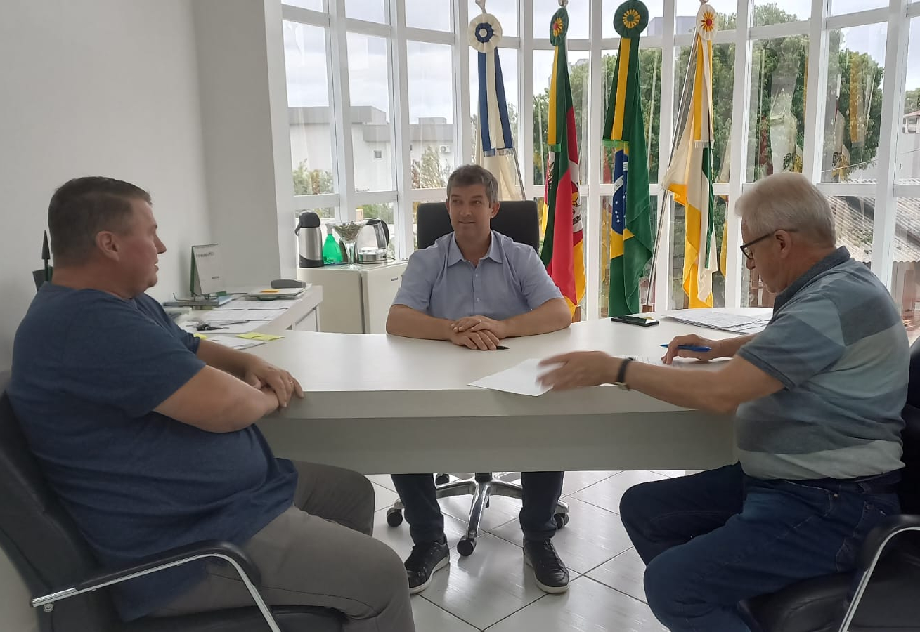 PREFEITO DECRETA SITUAÇÃO DE EMERGÊNCIA  DEVIDO ESTIAGEM.