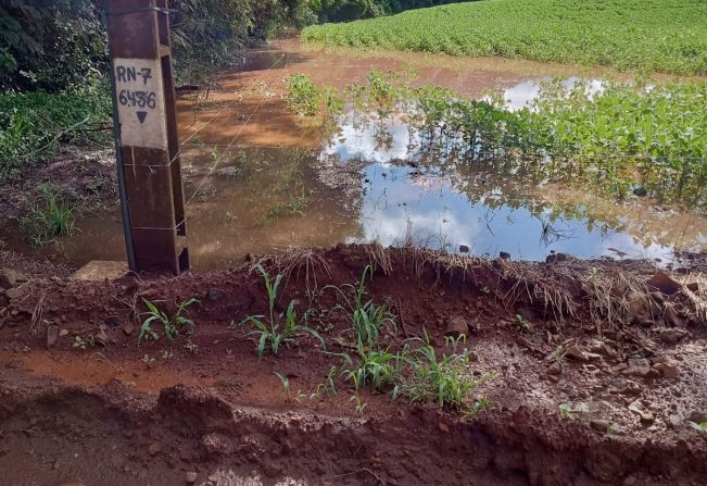 Ponte sobre o rio Ijuí está sem passagem