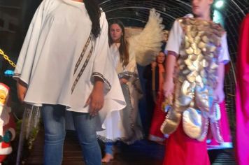Foto - Papai Noel chegou e teve emoção em frente a prefeitura